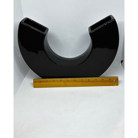 modern black ceramic U-shaped vase - Picture 5 of 10
